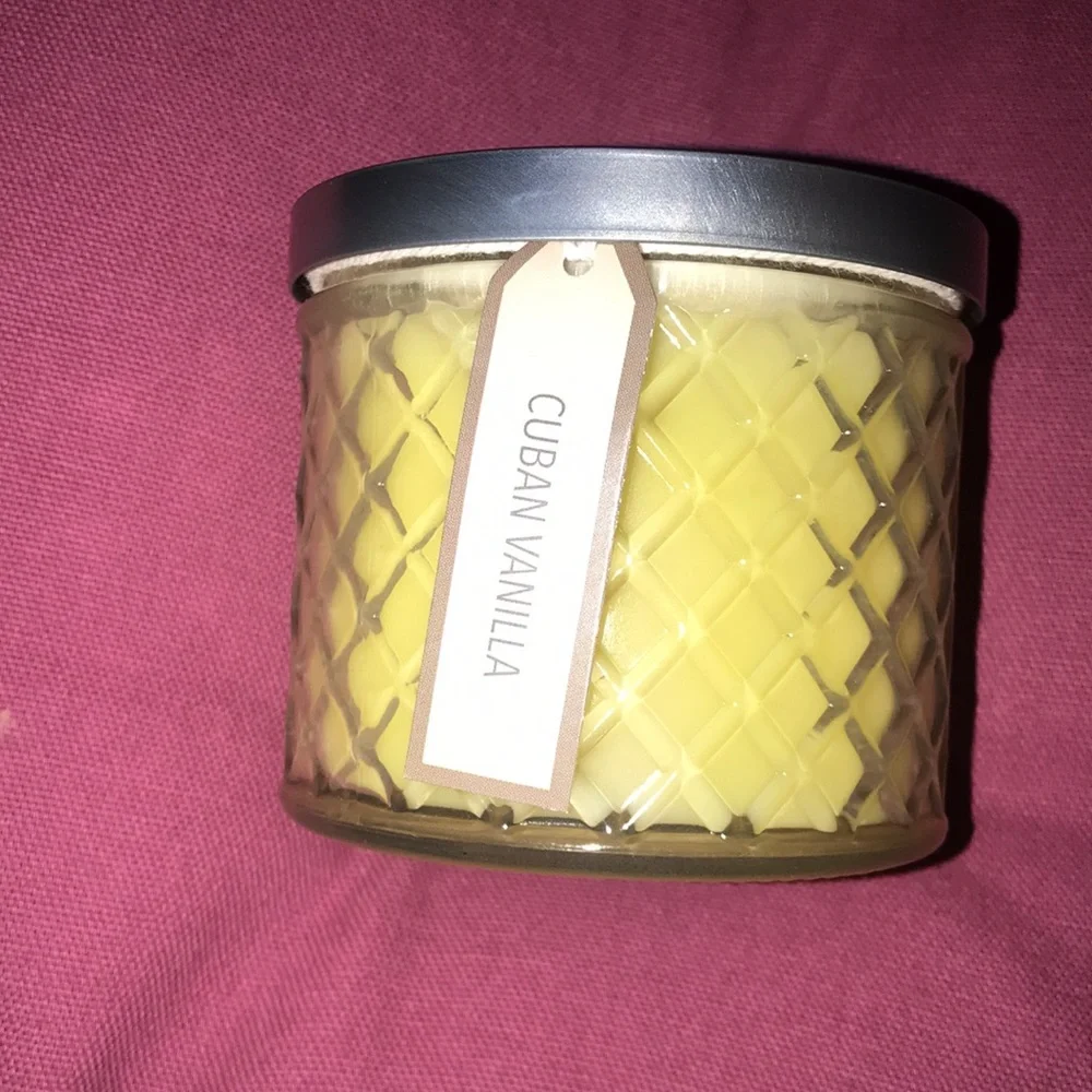 NWT Pier 1 Cuban Vanilla 6.8oz Candle - Picture 2 of 7